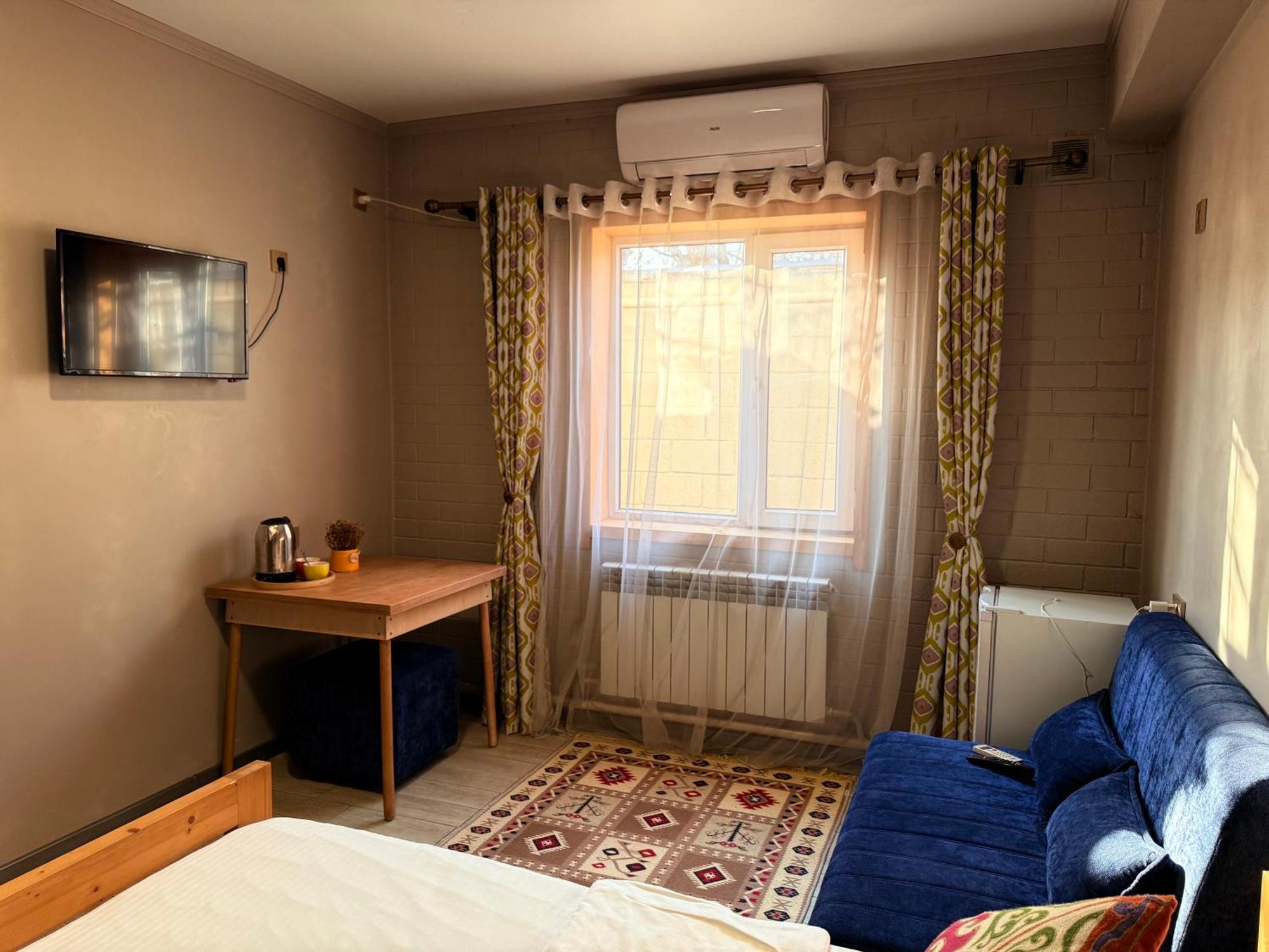 Salamat Hotel Biskek Kültér fotó