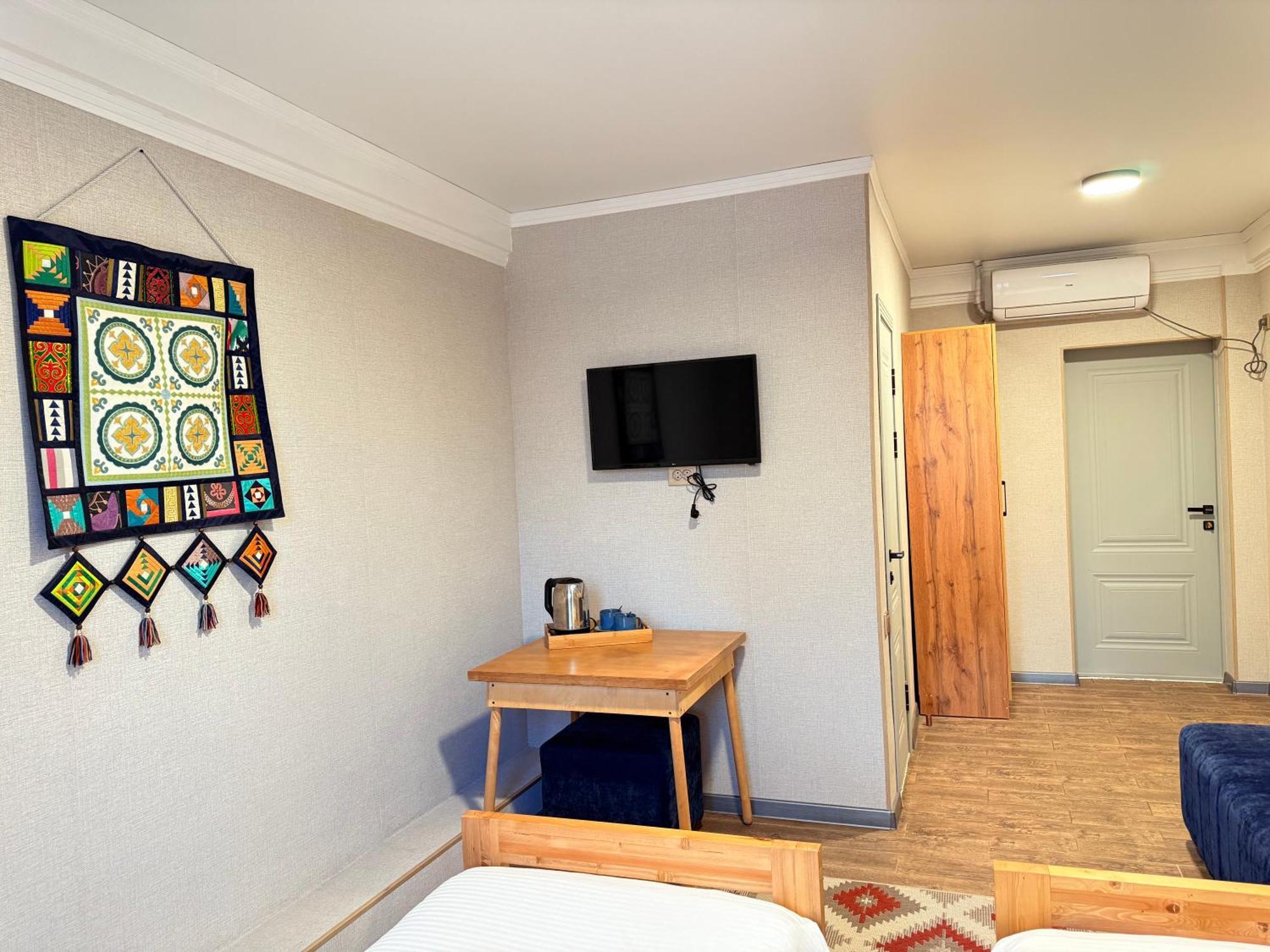Salamat Hotel Biskek Kültér fotó