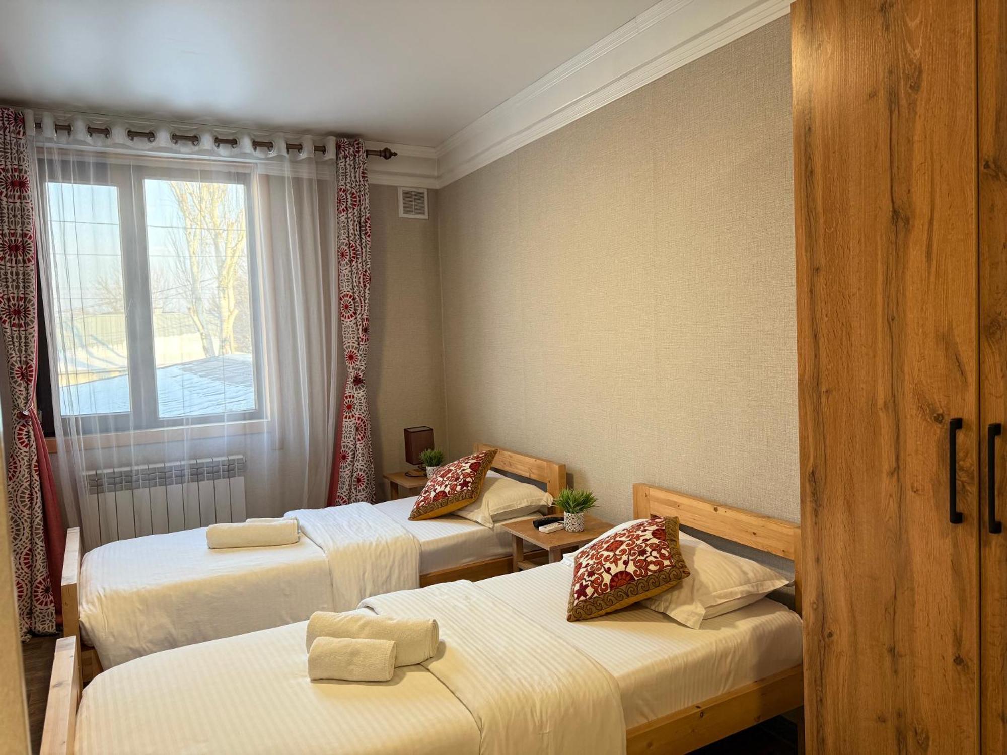 Salamat Hotel Biskek Kültér fotó