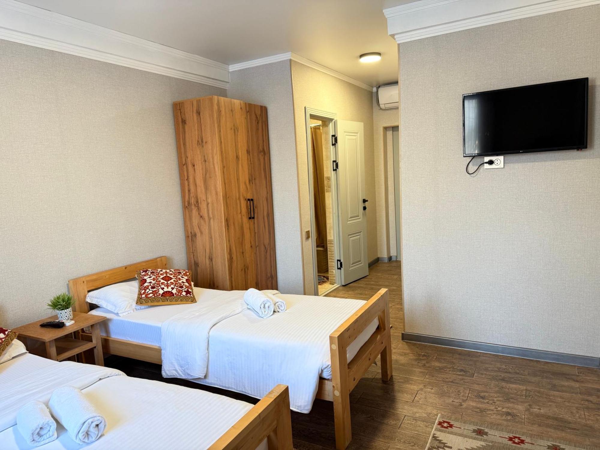 Salamat Hotel Biskek Kültér fotó