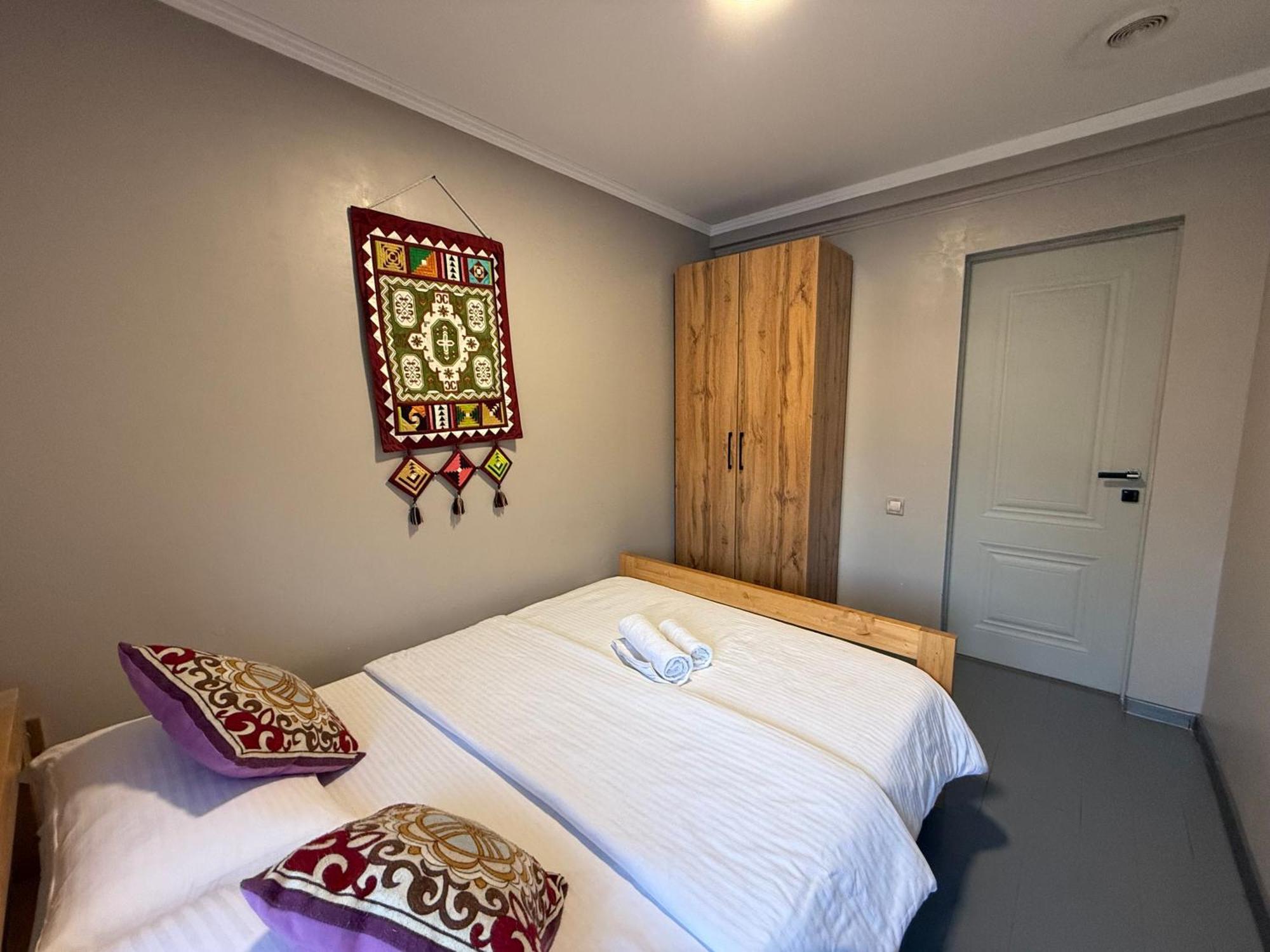 Salamat Hotel Biskek Kültér fotó
