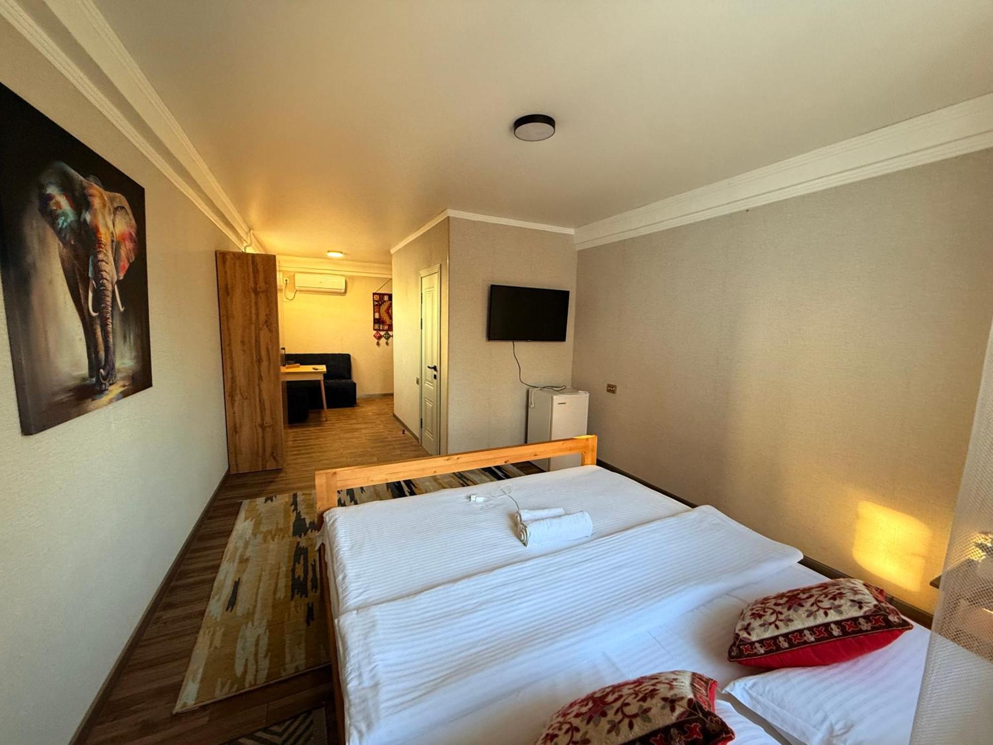 Salamat Hotel Biskek Kültér fotó