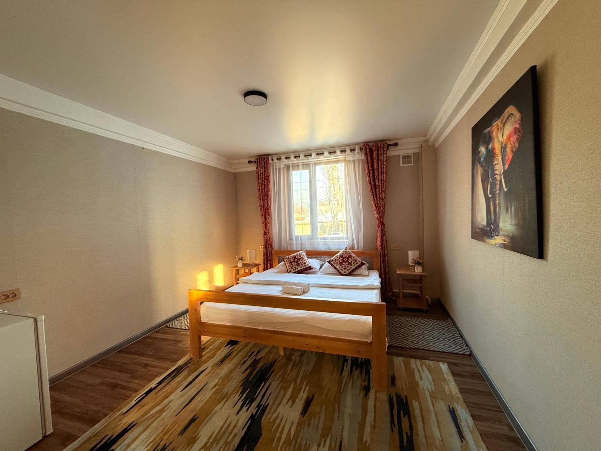 Salamat Hotel Biskek Kültér fotó