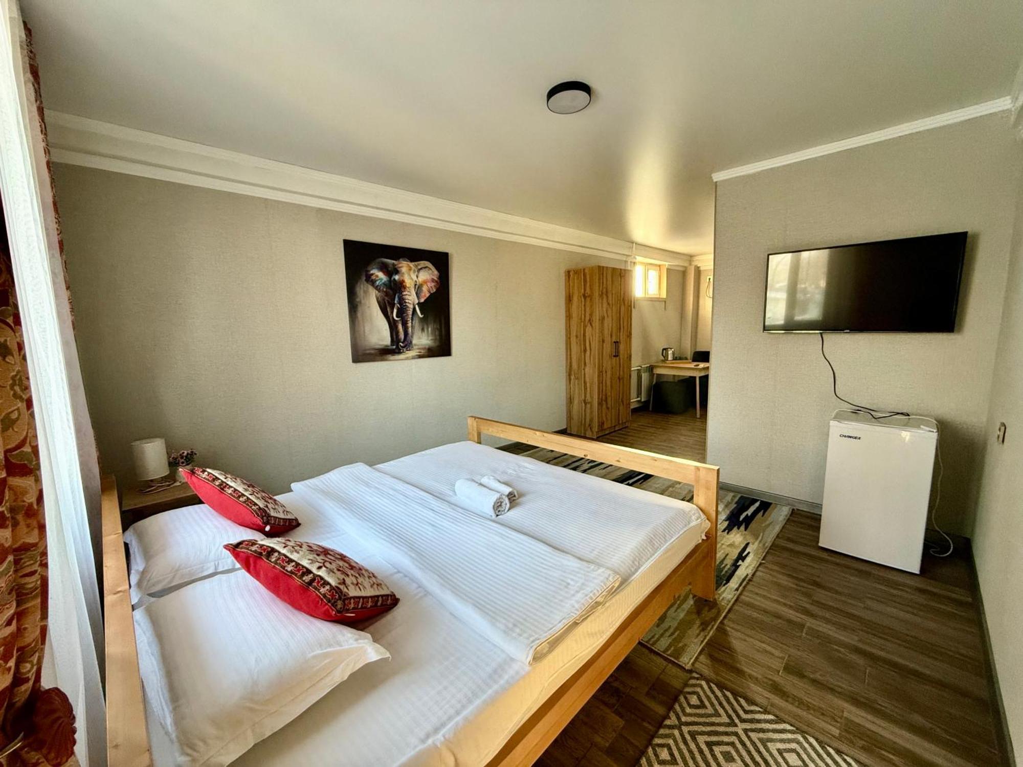 Salamat Hotel Biskek Kültér fotó
